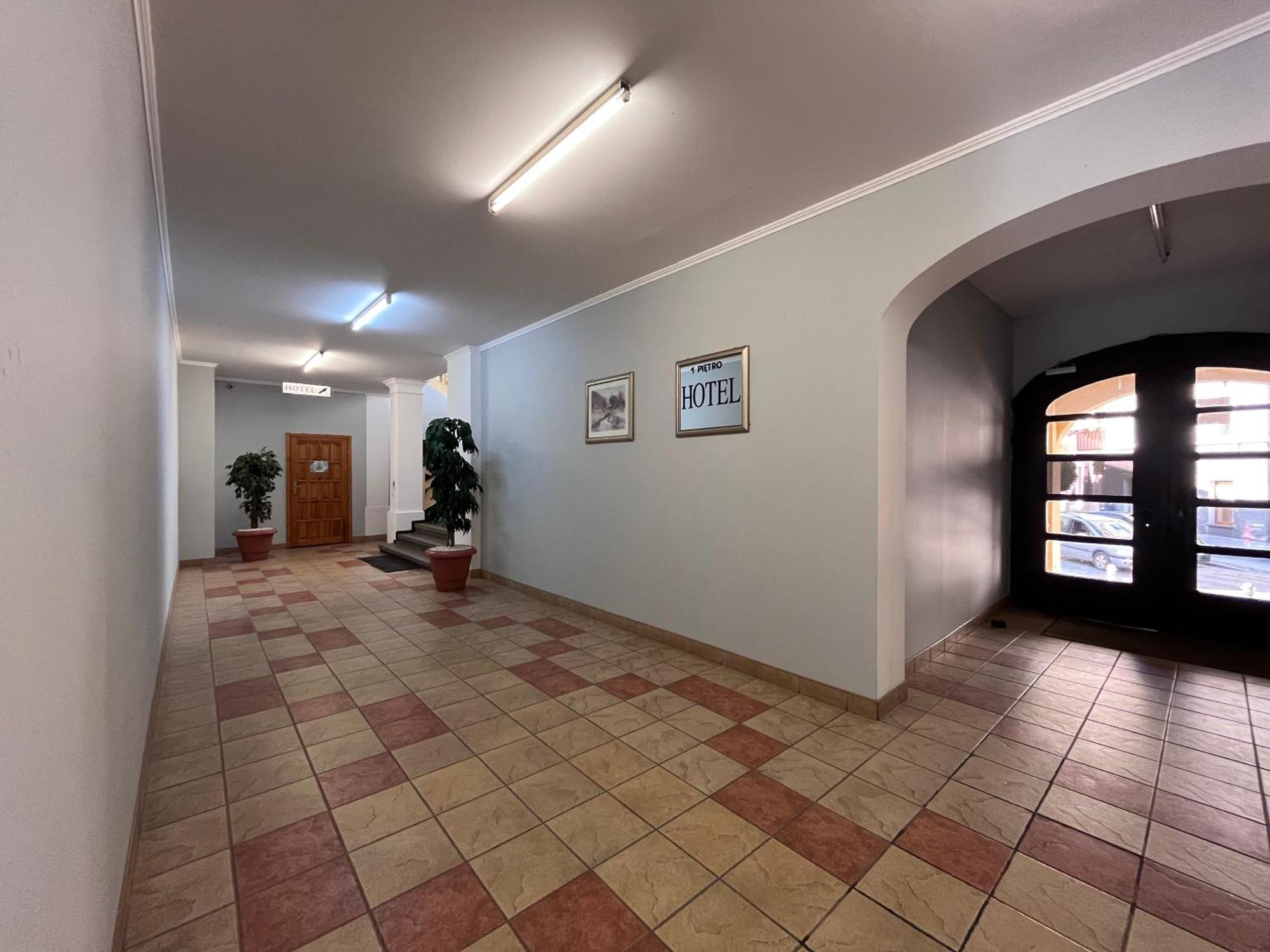 Hotel Polonia Namyslow Ngoại thất bức ảnh