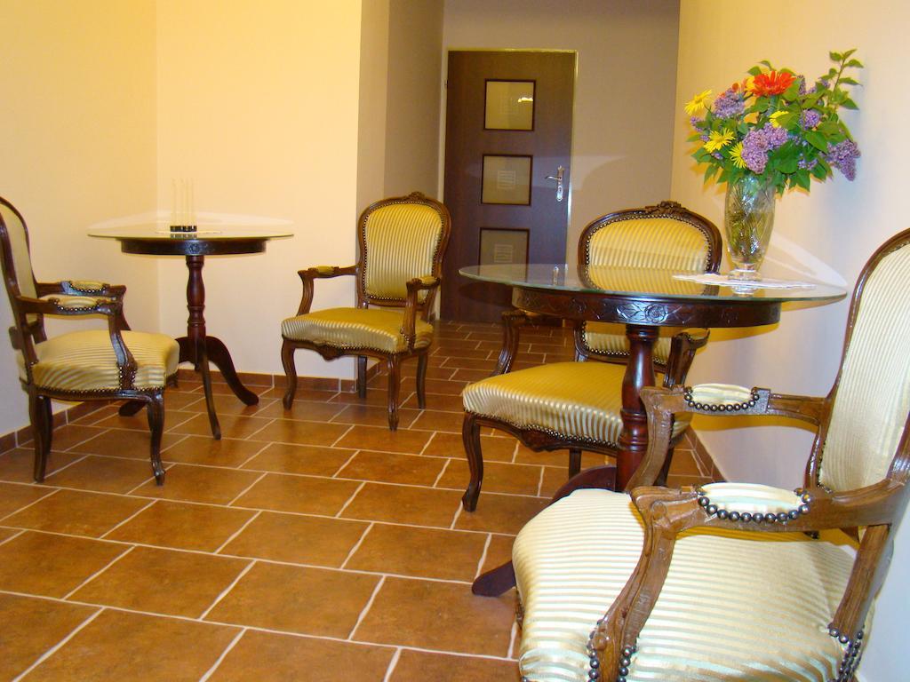 Hotel Polonia Namyslow Ngoại thất bức ảnh